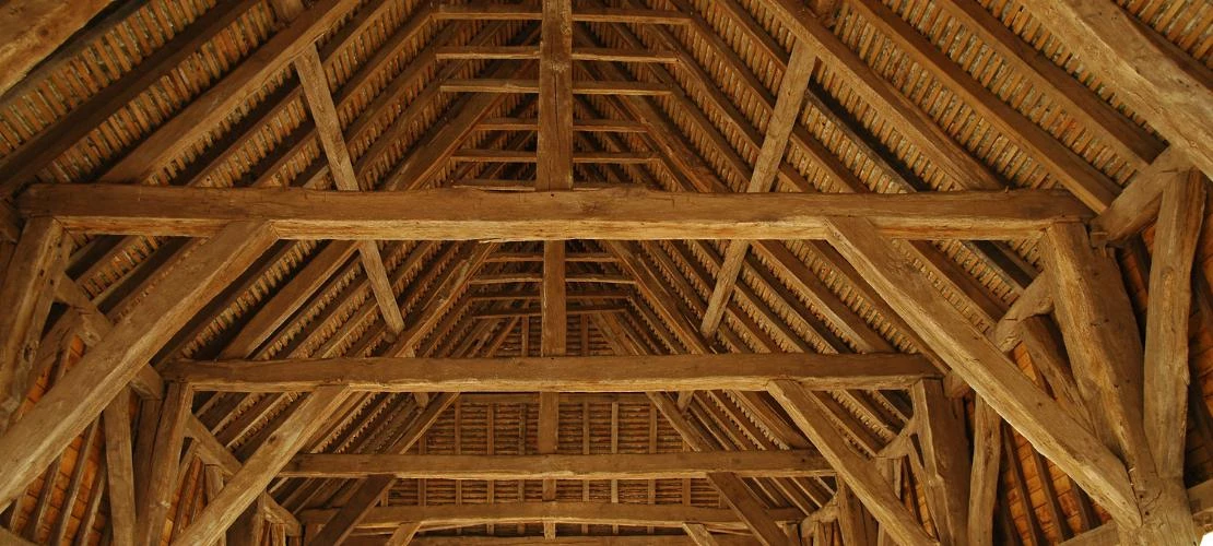 La charpente française : entre savoir-faire ancestral et innovations modernes